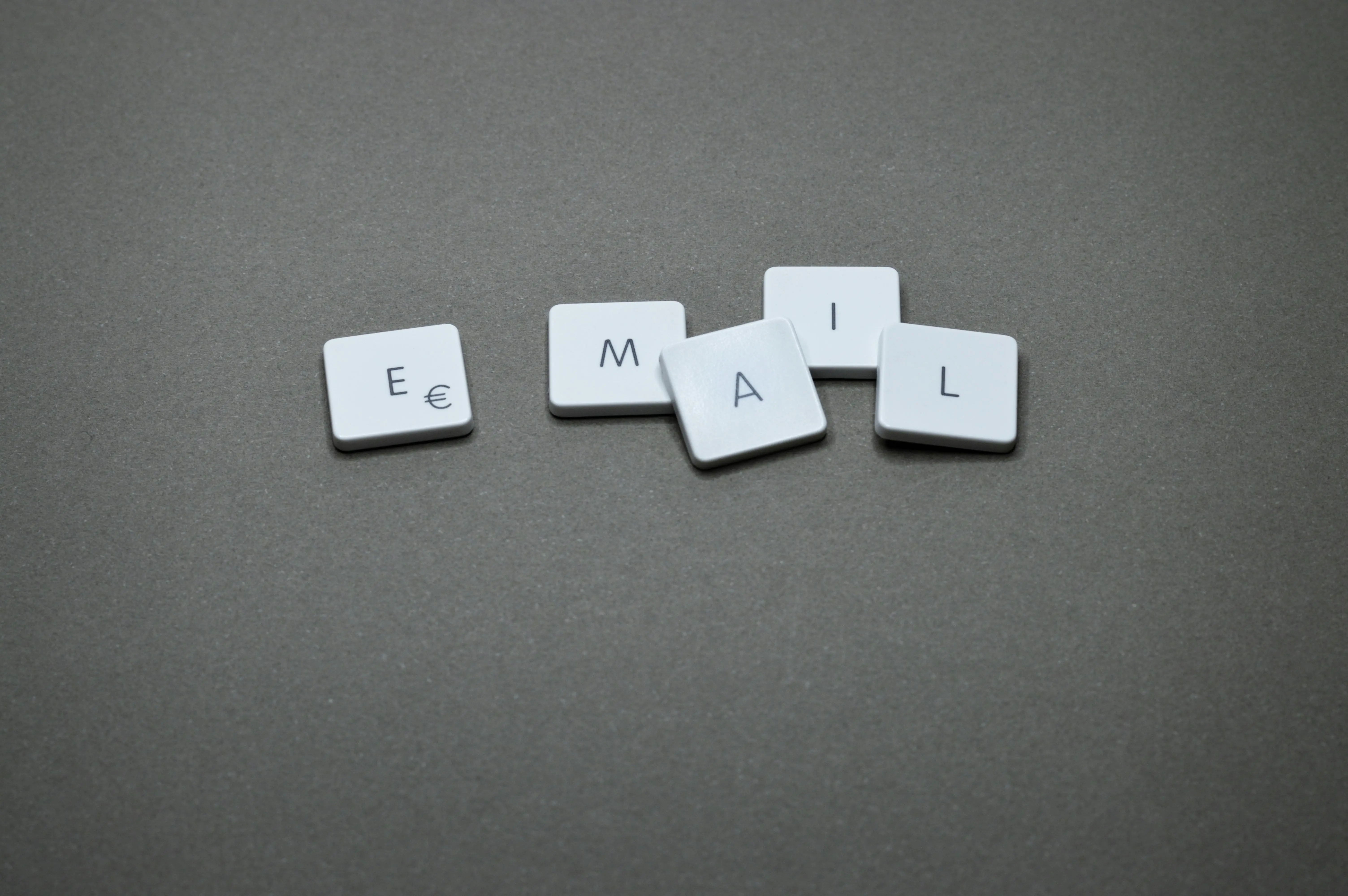 How to Write an Email in French: A Complete Guide